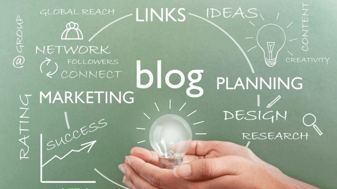 Hands holding lightbulb with blogging-related keywords on green background.